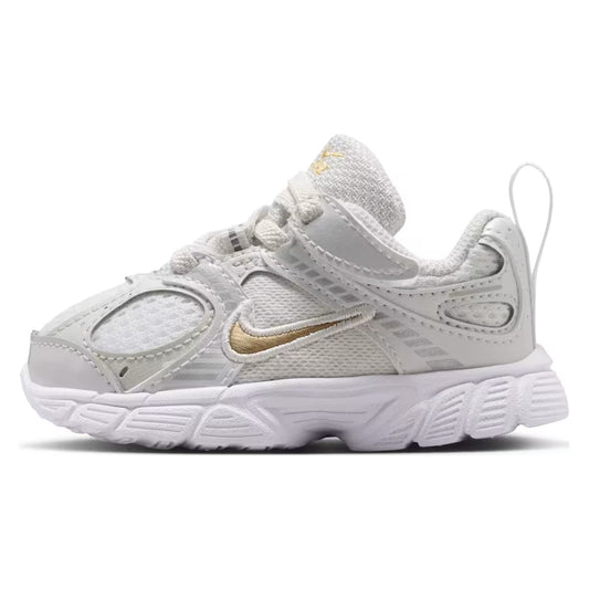 NIKE V5 RUNNER WHITE/METALLIC GOLD-METALLIC SILVER HQ6413-104
