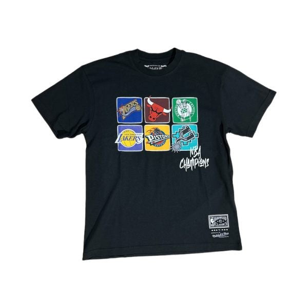 Mitchell & Ness NBA PATCHES MULTI TEAM TEE SS13699-MLTBLCK
