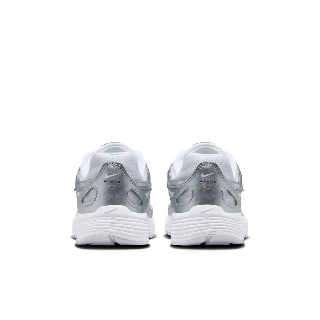 NIKE P-6000 UT GS WHITE/VAST GREY-MTLC SILVER IR5228-100