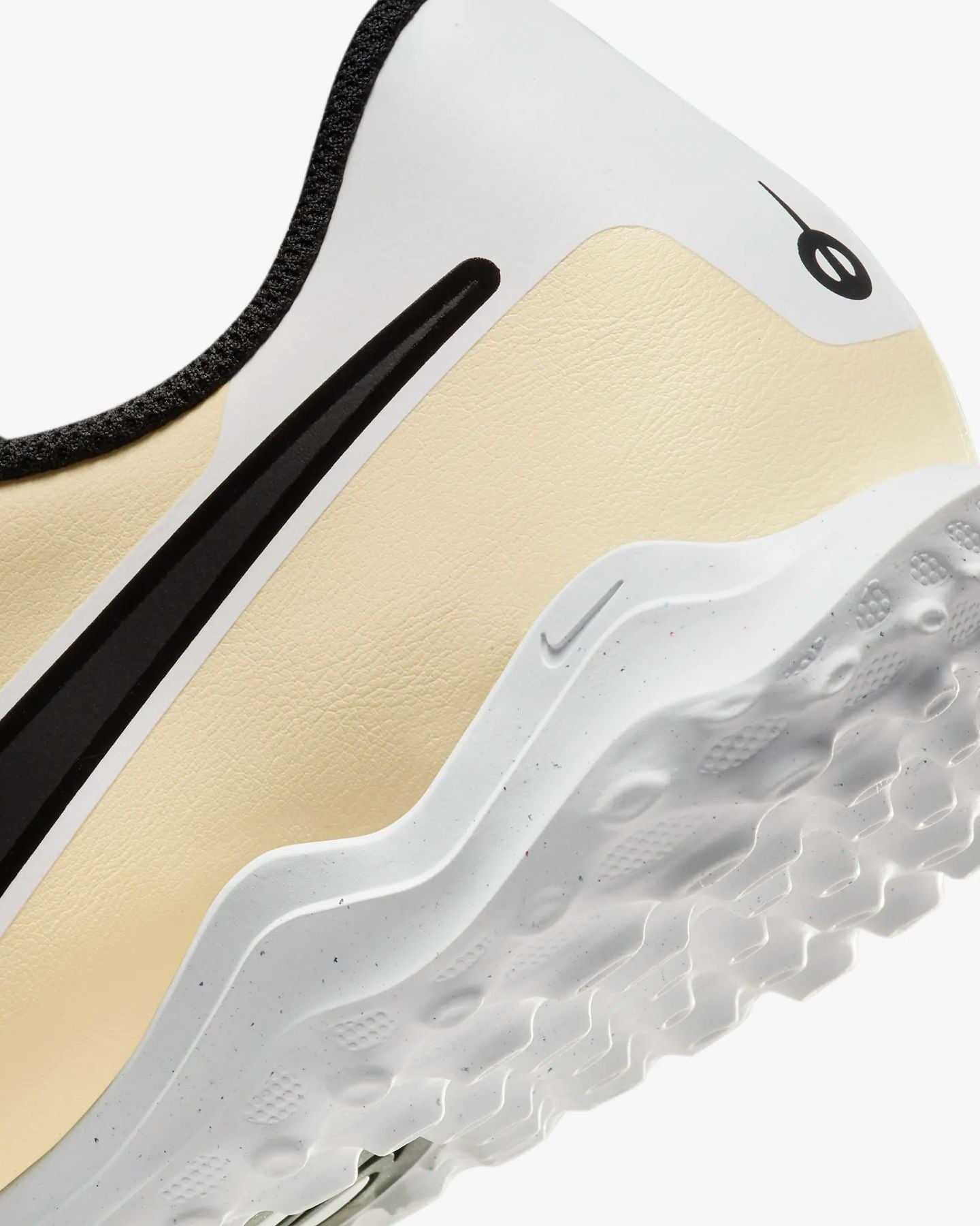 NIKE TIEMPO LEGEND 10 CLUB LEMONADE/BLACK-MTLC GOLD COIN DV4345-700