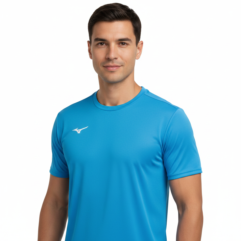Mizuno Team Training Tee t-shirt azzurra indossata da atleta adulto mezzo busto