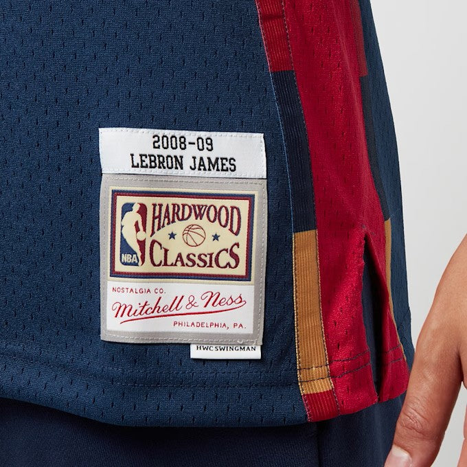 Mitchell & Ness NBA SWINGMAN ALTERNATE JERSEY CAVALIERS 2008 LEBRON JAMES SMJYGS18156-CCANAVY08LJA