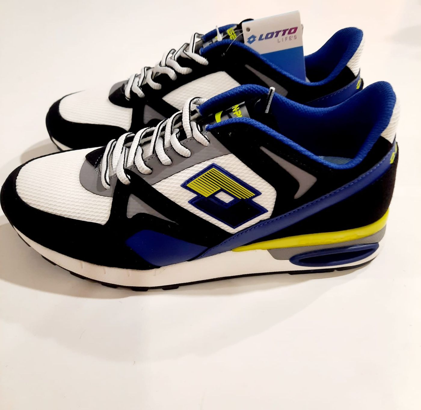 Lotto SYNPULSE '93 AM WHITE/ALL BLACK/SODALITE BLUE scarpe ginnastica passeggio uomo nero/blu/bianco/giallo 218100-9DN