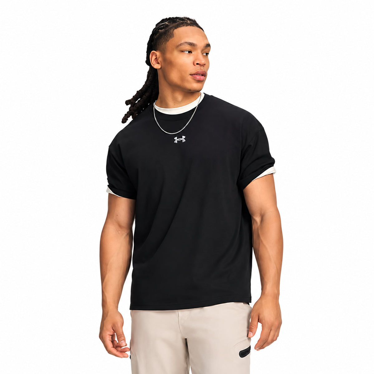Under Armour UA M HWT Metal Logo SS 6013618-008 2000001081853 – T-Shirt Uomo Nera a Manica Corta in Tessuto Tecnico Traspirante per Sport, Allenamento e Tempo Libero