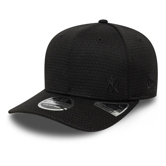 New Era 9SEVENTY Stretch Snap New York Yankees MLB Flawless Mesh Cappellino da Baseball Trucker Unisex Nero Black Taglia Unica 60771721