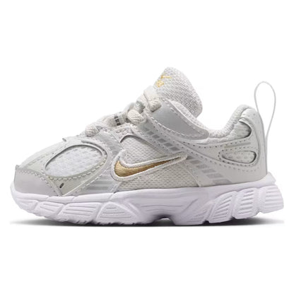 NIKE V5 RUNNER WHITE/METALLIC GOLD-METALLIC SILVER HQ6413-104