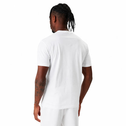 EA7 Maglietta bianca a maniche corte con girocollo, dal design semplice e versatile, ideale per un abbigliamento quotidiano comodo e pratico. 7M001412-U0002