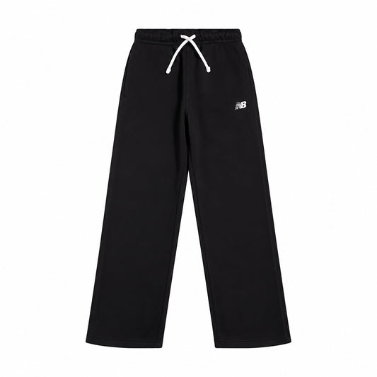 New Balance Small Logo Straight Leg YB62Y8PV-BK – Nero | Pantaloni bambino e ragazzo in fleece, gamba dritta e mini logo per outfit casual quotidiani