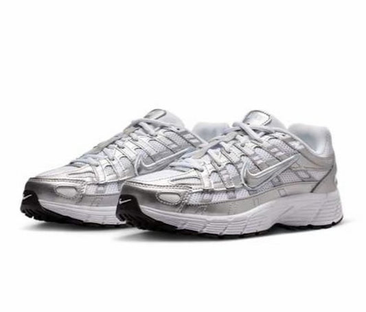 NIKE P-6000 WHITE/METALLIC SILVER-BLUE TINT-BLACK HV5064-101