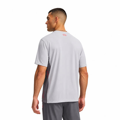 Under Armour UA Tech Utility SS 6013801-011 – T-shirt uomo grigio chiaro a manica corta in tessuto tecnico traspirante per sport e tempo libero attivo