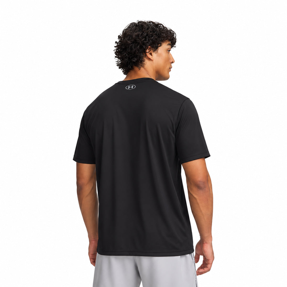 Under Armour UA Tech Utility SS 6013801-001 – T-shirt uomo nera a manica corta in tessuto tecnico traspirante per allenamento, palestra e tempo libero
