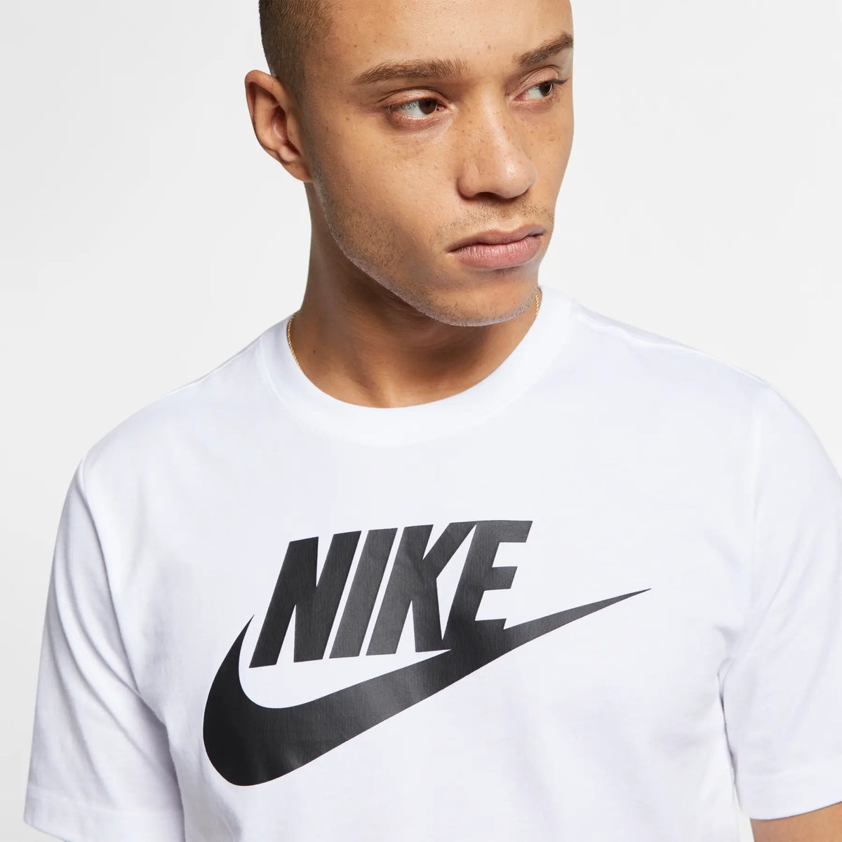Nike Sportswear AR5004-101 | T-Shirt Uomo Bianca | Logo Futura Maxi