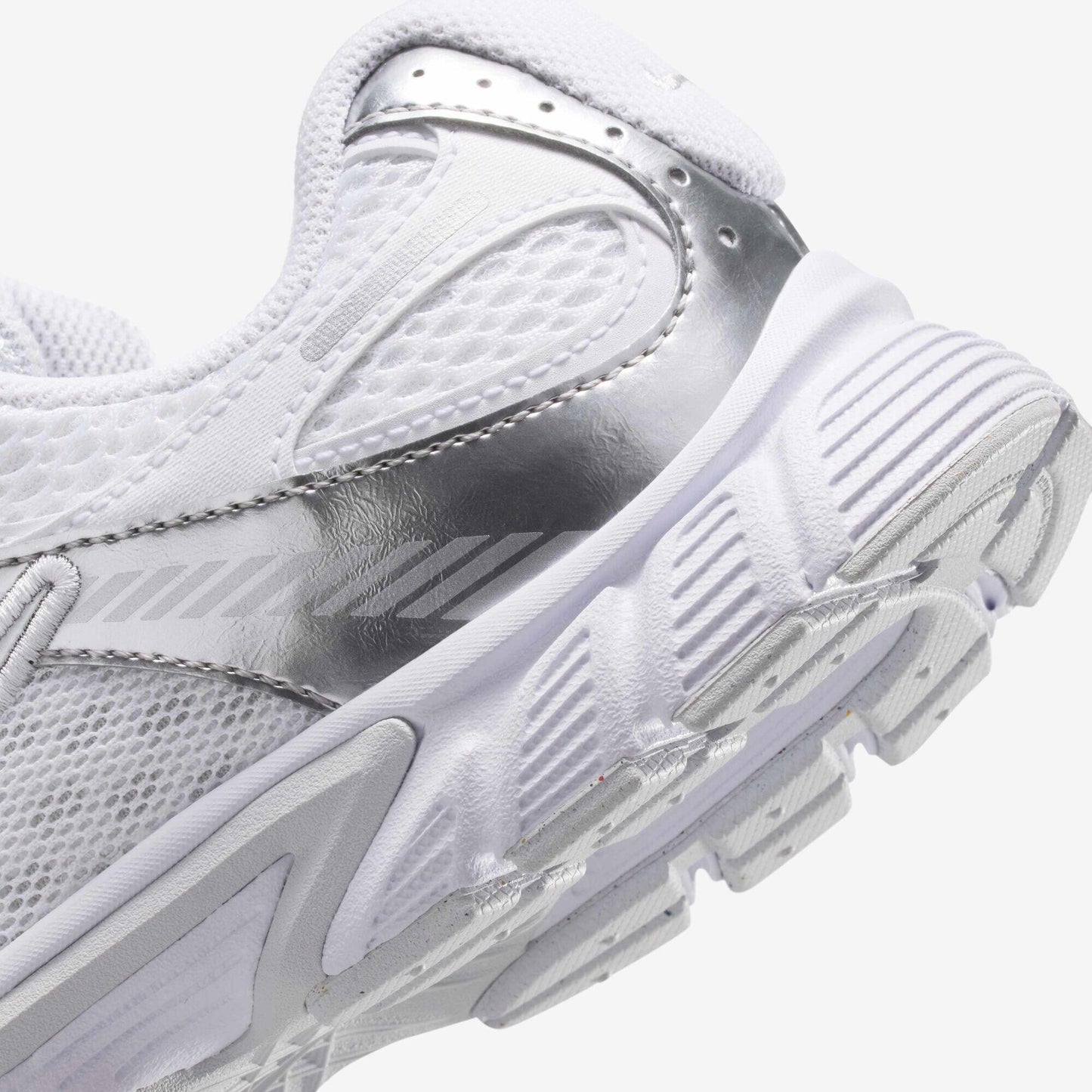 NIKE V5 RNR (GS) WHITE/METALLIC SILVER-PURE PLATINUM HQ6411-103