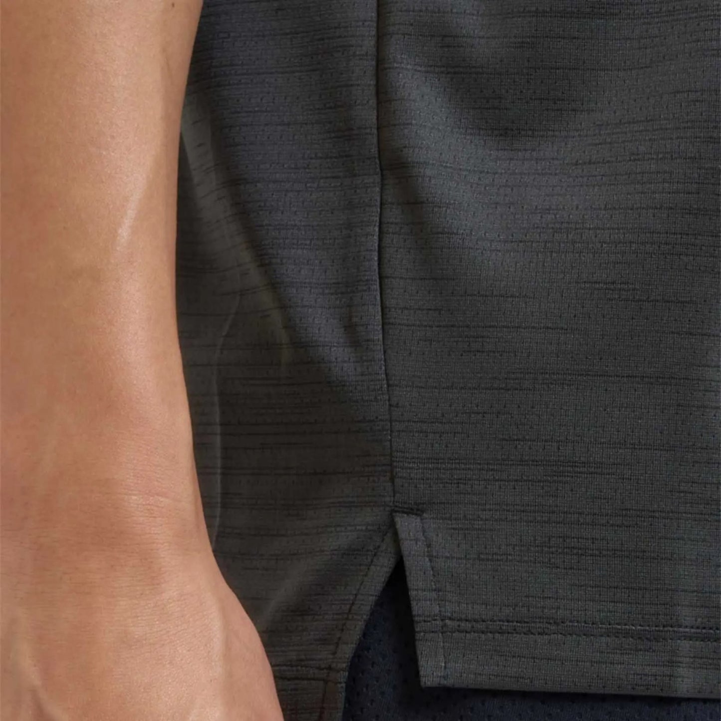 UNDER ARMOUR TECH VENT SS	BLACK/BLACK 1376791-001