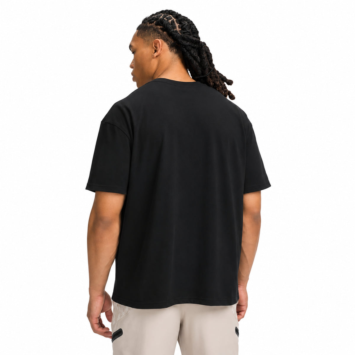 Under Armour UA M HWT Metal Logo SS 6013618-008 2000001081853 – T-Shirt Uomo Nera a Manica Corta in Tessuto Tecnico Traspirante per Sport, Allenamento e Tempo Libero