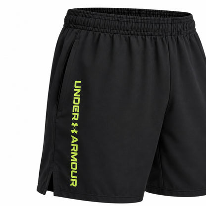 Under Armour UA Tech Woven Wordmark Short Da uomo 1383356-013 – Nero, pantaloncini sportivi in tessuto woven per allenamento e tempo libero quotidiano
