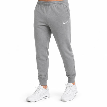 Nike Team Club Jogger 0212NZ-063 | Pantaloni Sportivi Uomo | Grigio