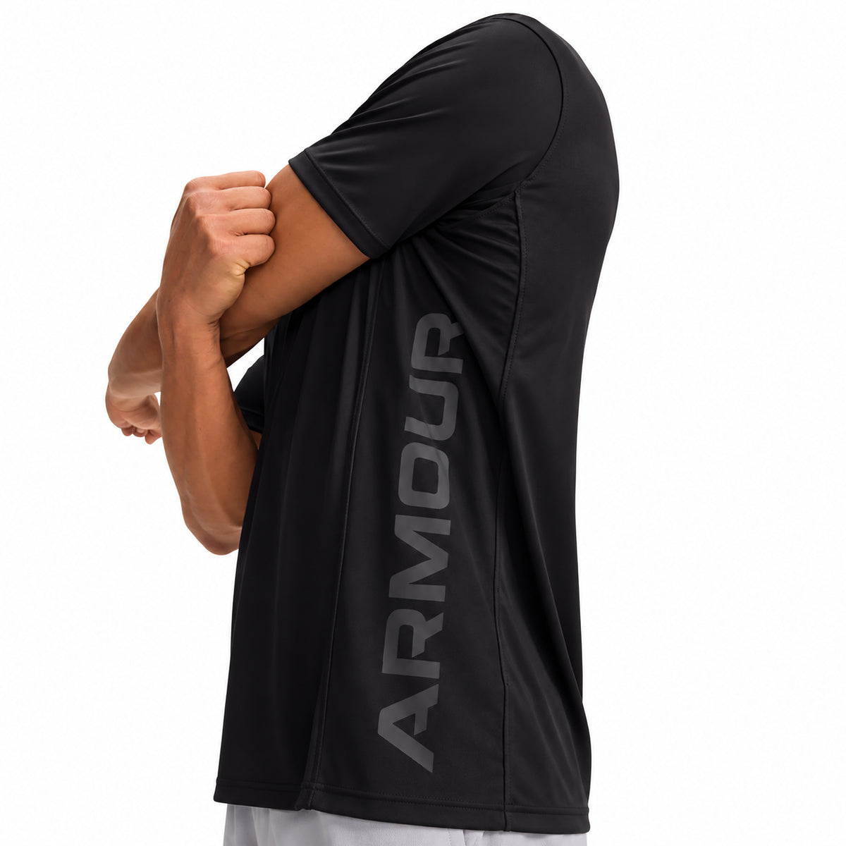 Under Armour UA Tech Utility SS 6013801-001 – T-shirt uomo nera a manica corta in tessuto tecnico traspirante per allenamento, palestra e tempo libero