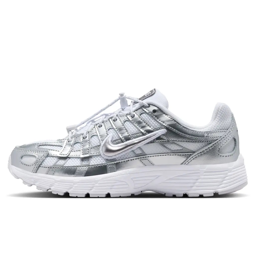 NIKE P-6000 UT GS WHITE/VAST GREY-MTLC SILVER IR5228-100