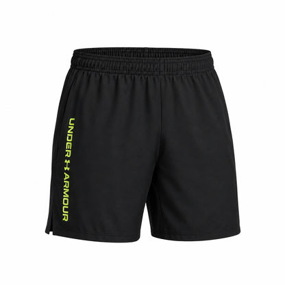Under Armour UA Tech Woven Wordmark Short Da uomo 1383356-013 – Nero, pantaloncini sportivi in tessuto woven per allenamento e tempo libero quotidiano