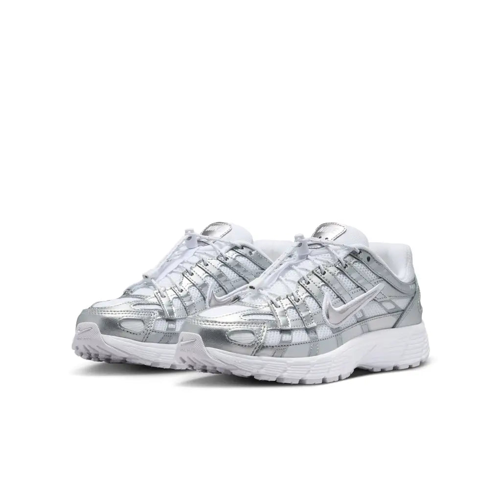 NIKE P-6000 UT GS WHITE/VAST GREY-MTLC SILVER IR5228-100