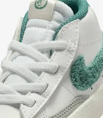NIKE BLAZER MID '77 SE SUMMIT WHITE/BICOASTAL-PHANTOM FZ1157-100