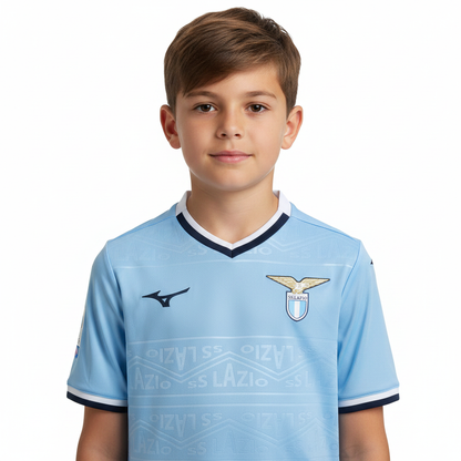 Mizuno SS Lazio maglia home junior azzurra indossata da ragazzo mezzo busto