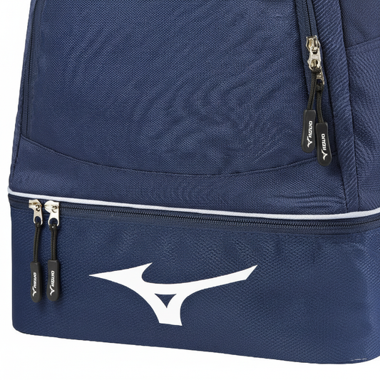 Mizuno Team Back Pack zaino blu navy dettaglio logo bianco e vano inferiore con zip