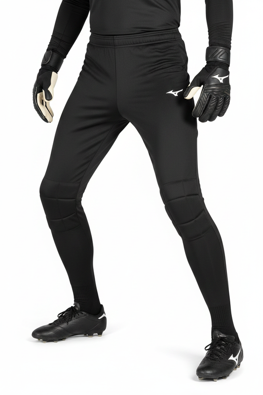 Mizuno Team Trad GKeeper Pant pantaloni portiere neri indossati da portiere figura intera