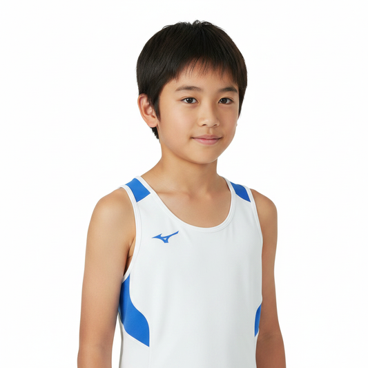 Mizuno Team Authentic Kids Singlet canotta bianca blu indossata da ragazzo mezzo busto