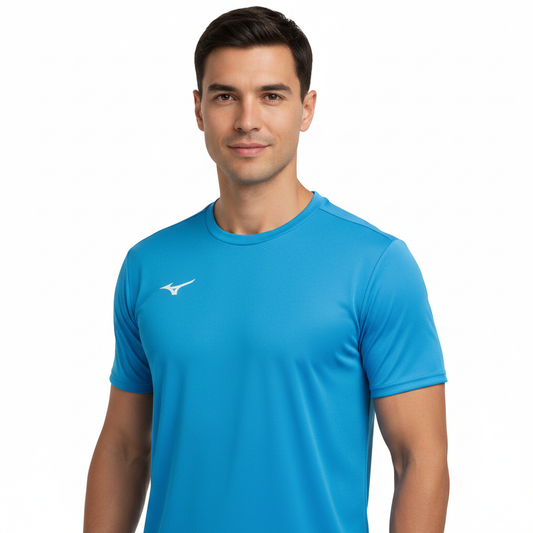 Mizuno Team Training Tee t-shirt azzurra indossata da atleta adulto mezzo busto