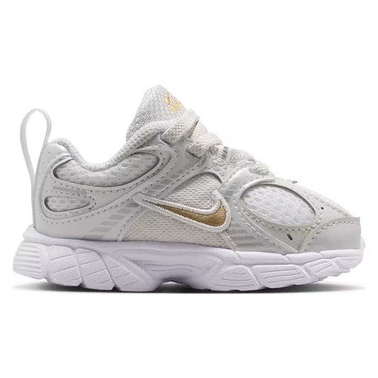 NIKE V5 RUNNER WHITE/METALLIC GOLD-METALLIC SILVER HQ6413-104