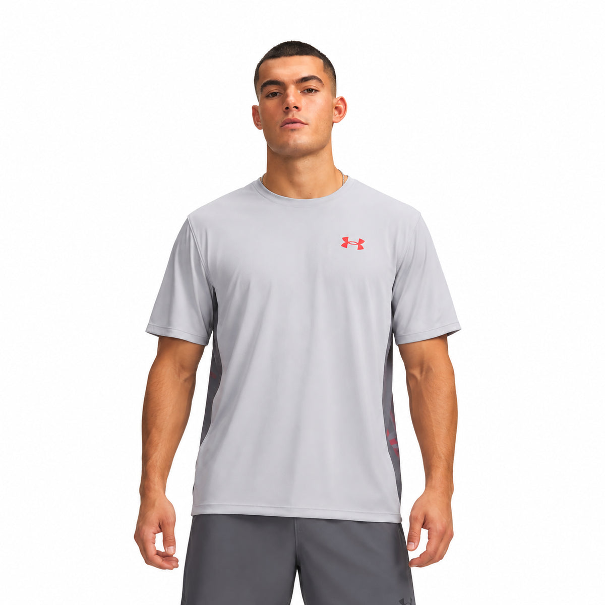 Under Armour UA Tech Utility SS 6013801-011 – T-shirt uomo grigio chiaro a manica corta in tessuto tecnico traspirante per sport e tempo libero attivo