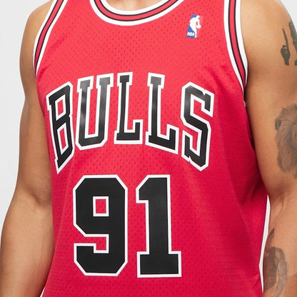 Mitchell & Ness NBA SWINGMAN ROAD JERSEY BULLS 1997 DENNIS RODMAN SMJYGS18154-CBUSCAR97DRD