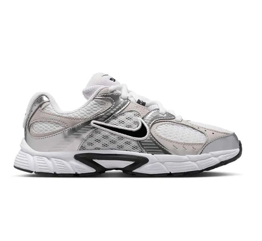NIKE V5 RNR (GS) WHITE/BLACK-VAST GREY-COLLEGE GREY sneakers HQ6411-100