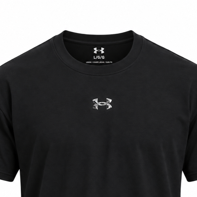 Under Armour UA M HWT Metal Logo SS 6013618-008 2000001081853 – T-Shirt Uomo Nera a Manica Corta in Tessuto Tecnico Traspirante per Sport, Allenamento e Tempo Libero