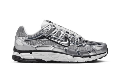 NIKE P-6000 METALLIC SILVER/METALLIC SILVER-SAIL CN0149-001