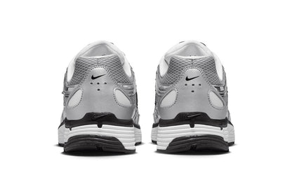 NIKE P-6000 METALLIC SILVER/METALLIC SILVER-SAIL CN0149-001