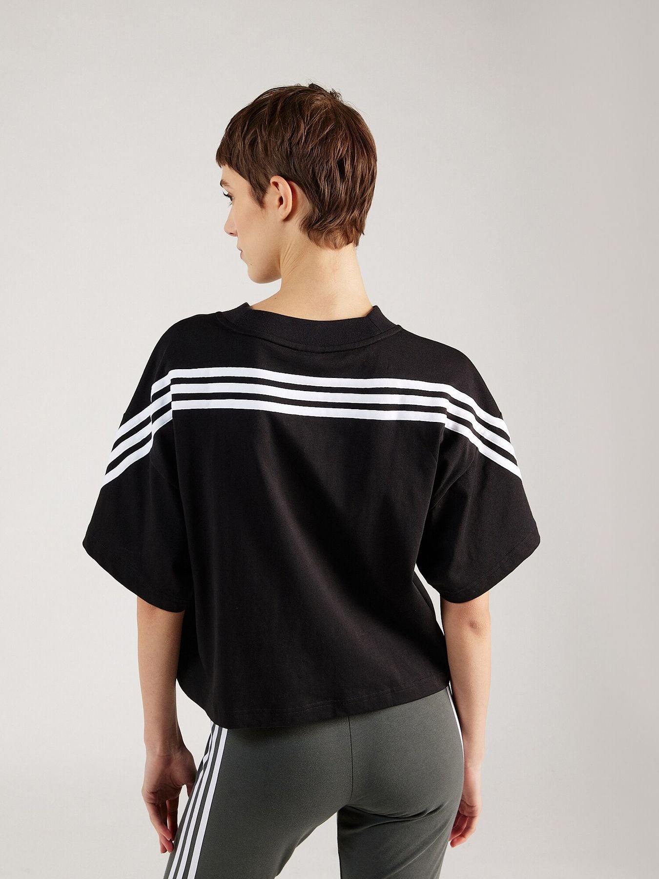 ADI W FI 3S TEE BLACK IP1571