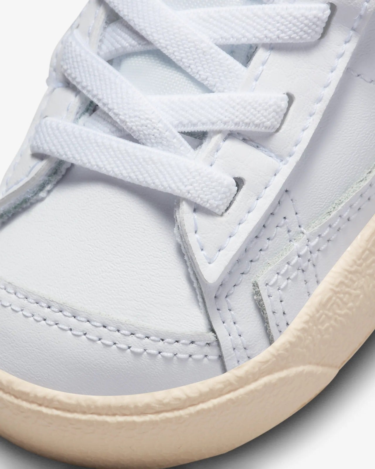 Nike Blazer Mid '77 WHITE/PINK SPELL-GUAVA ICE-JADE ICE DZ2902-100