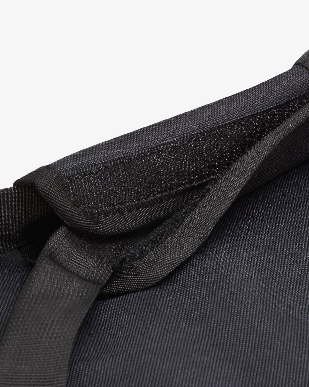 CU8090-010 SOCCER DUFFEL BAG (medium)