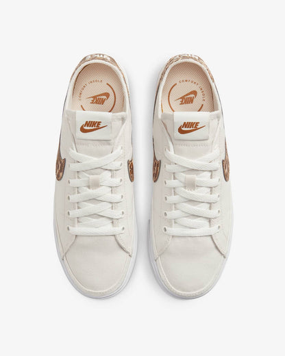 NIKE Court Legacy Canvas Print PHANTOM/SESAME-WHITE-DESERT OCHRE DV7008-001