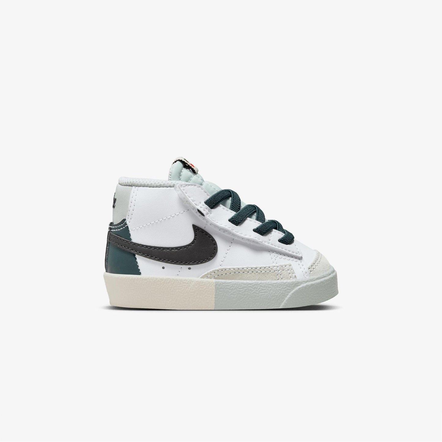 FN6939-101 Nike Blazer Mid '77 SE WHITE/BLACK-DEEP JUNGLE-LIGHT SILVER